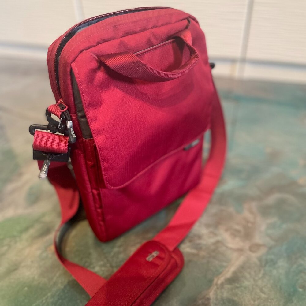 STM iPad/Tablet Crossover Bag